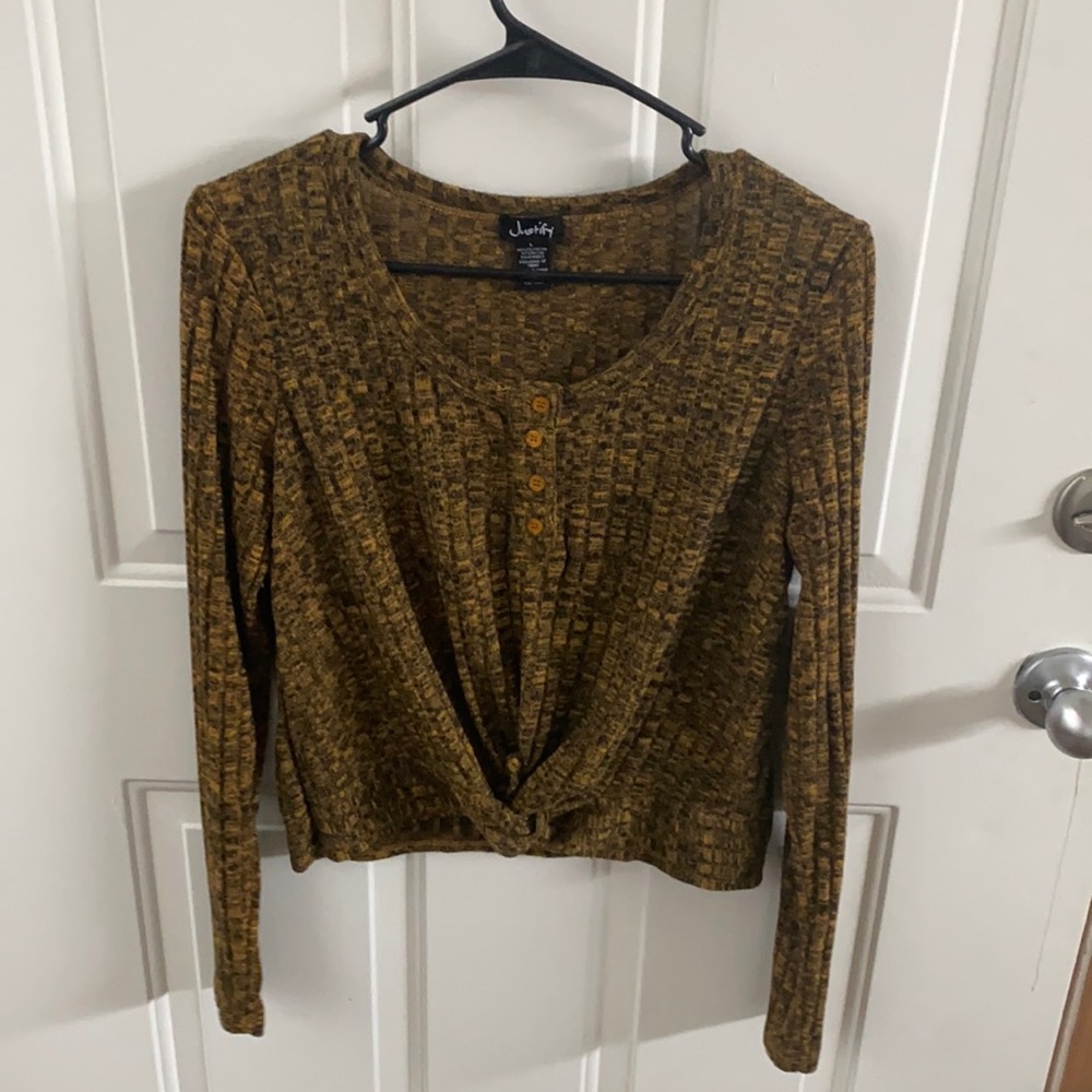 Justify fall yellow/black cropped long sleeve top, size L